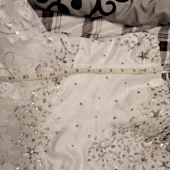 Halter style Wedding gown - Picture 2 of 4